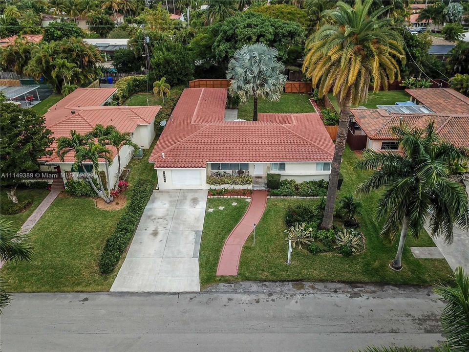 Recently Sold: $879,000 (3 beds, 3 baths, 2244 Square Feet)
