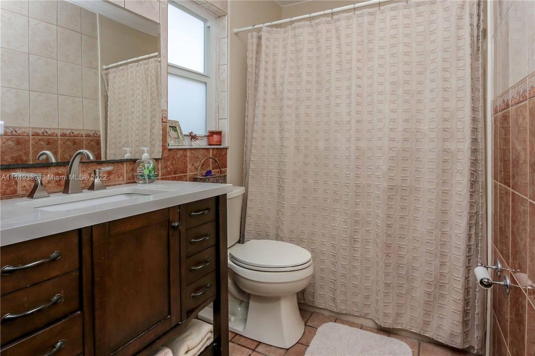 最近售出: $879,000 (3 贝兹, 3 浴室, 2244 平方英尺)