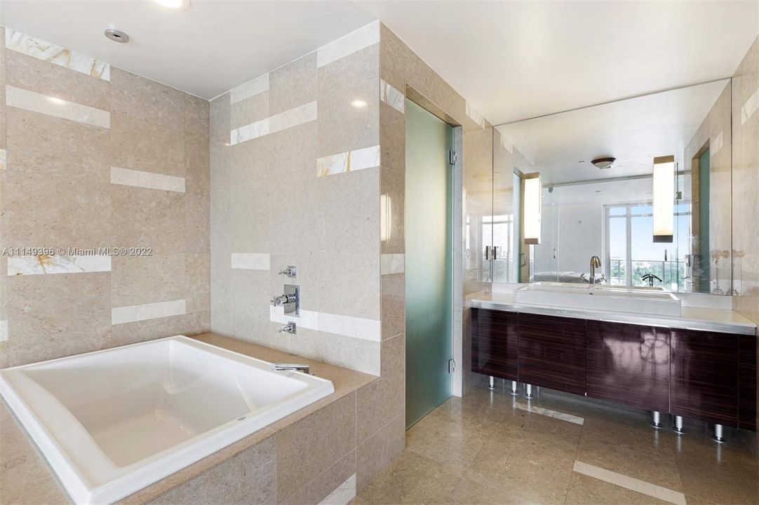 Недавно продано: $2,975,000 (2 спален, 2 ванн, 1621 Квадратных фут)