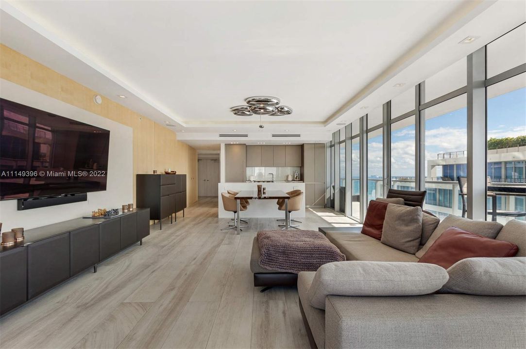 Recently Sold: $2,975,000 (2 beds, 2 baths, 1621 Square Feet)