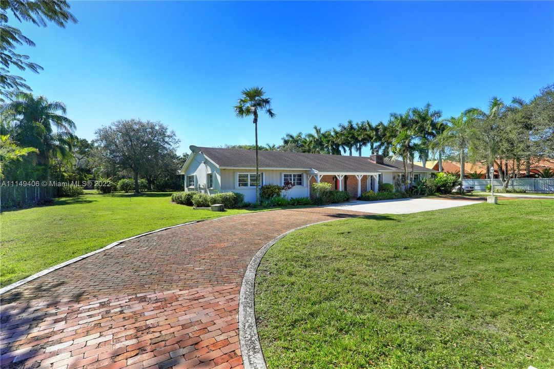 Recently Sold: $650,000 (4 beds, 3 baths, 3008 Square Feet)