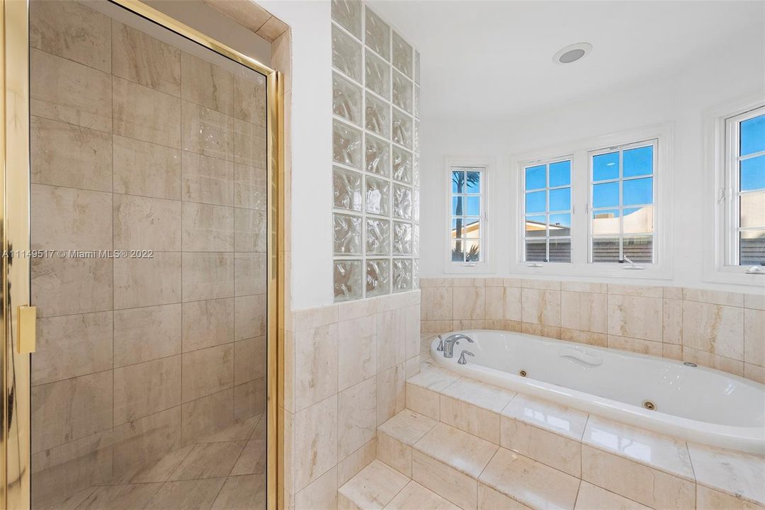 最近租的: $14,900 (3 贝兹, 3 浴室, 2640 平方英尺)