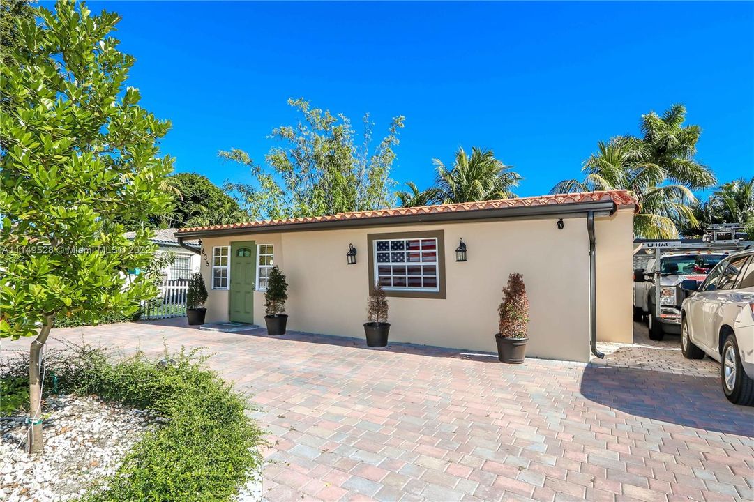 Recently Sold: $497,000 (2 beds, 1 baths, 1048 Square Feet)