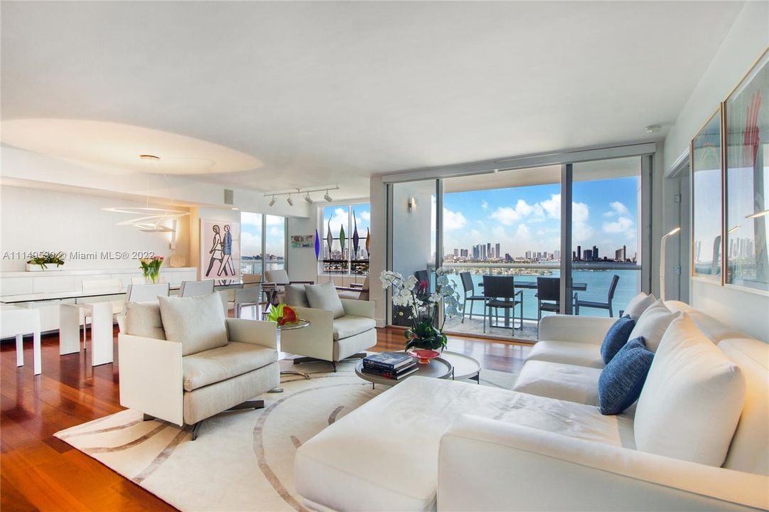 Recently Sold: $3,100,000 (3 beds, 3 baths, 2350 Square Feet)
