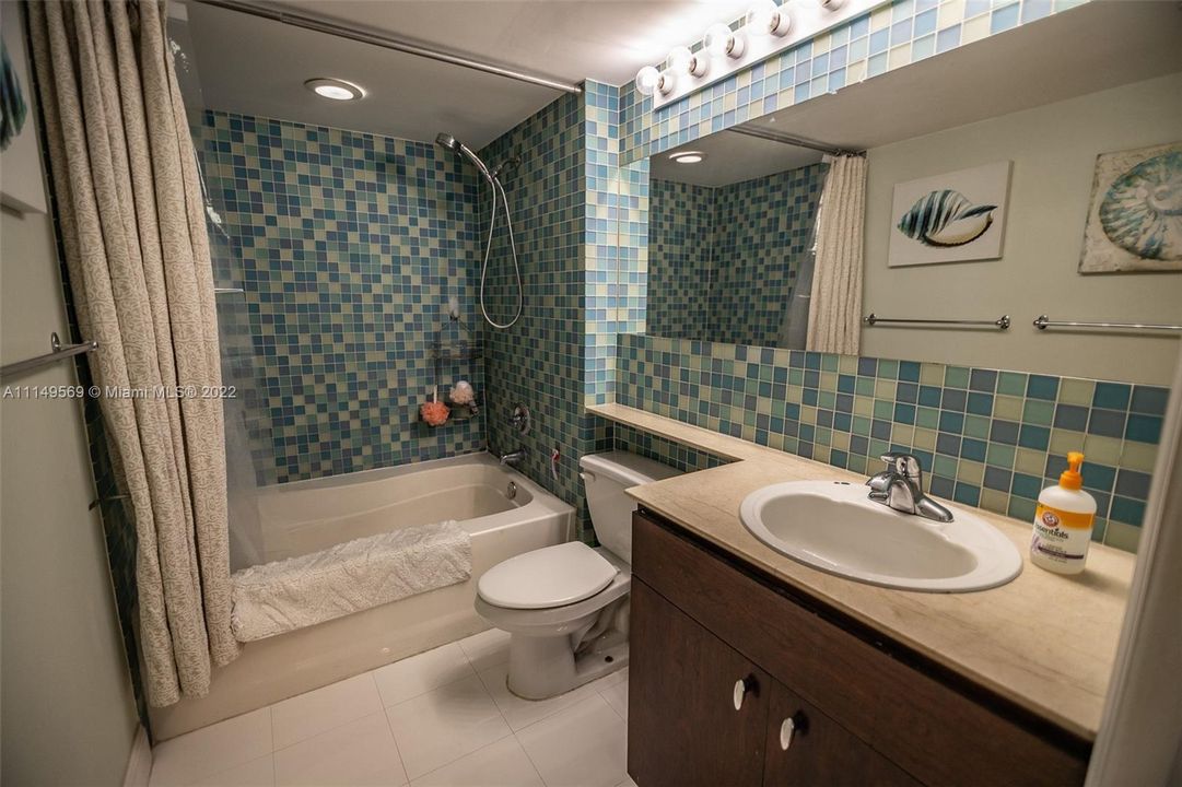 最近售出: $825,000 (2 贝兹, 2 浴室, 1140 平方英尺)