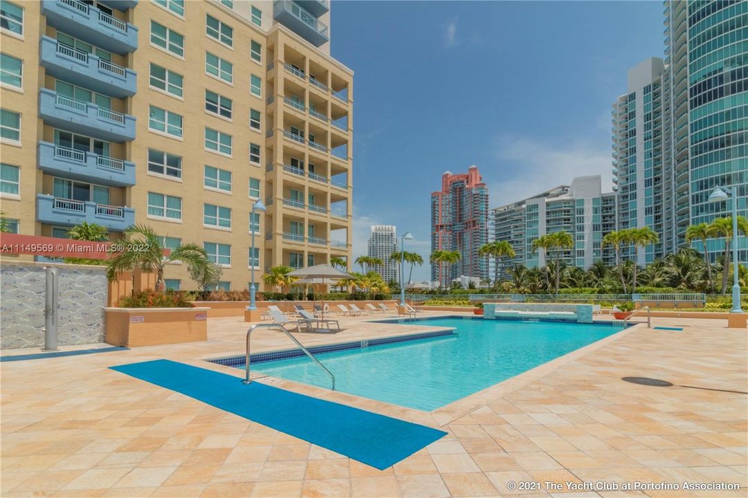 Recently Sold: $825,000 (2 beds, 2 baths, 1140 Square Feet)