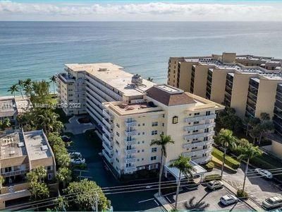 最近售出: $490,000 (2 贝兹, 2 浴室, 947 平方英尺)