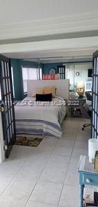 最近售出: $490,000 (2 贝兹, 2 浴室, 947 平方英尺)