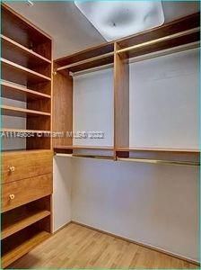 最近售出: $490,000 (2 贝兹, 2 浴室, 947 平方英尺)