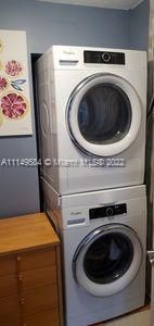 最近售出: $490,000 (2 贝兹, 2 浴室, 947 平方英尺)