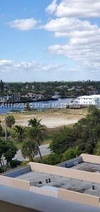 最近售出: $490,000 (2 贝兹, 2 浴室, 947 平方英尺)