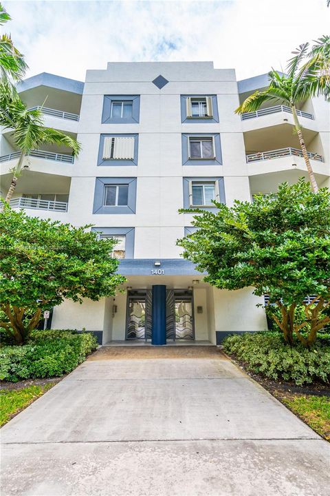 Recently Sold: $499,000 (2 beds, 2 baths, 990 Square Feet)