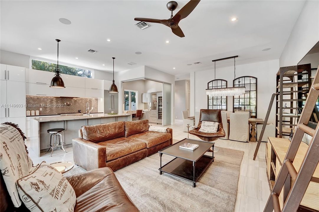 Recently Sold: $2,250,000 (3 beds, 3 baths, 2572 Square Feet)