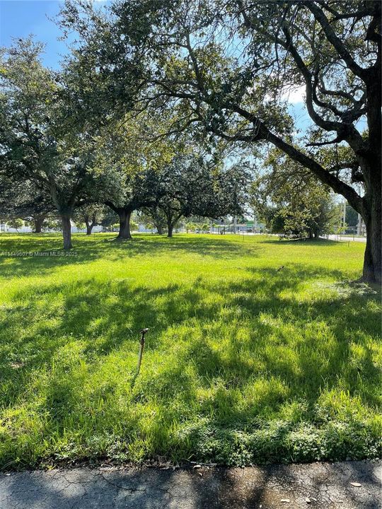 For Sale: $6,500,000 (5.17 acres)