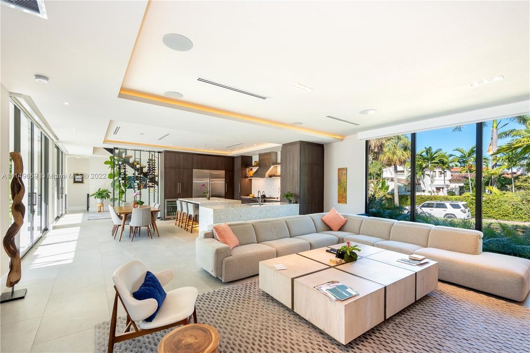 Recently Sold: $5,900,000 (4 beds, 4 baths, 3263 Square Feet)