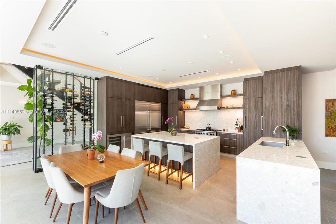 Recently Sold: $5,900,000 (4 beds, 4 baths, 3263 Square Feet)
