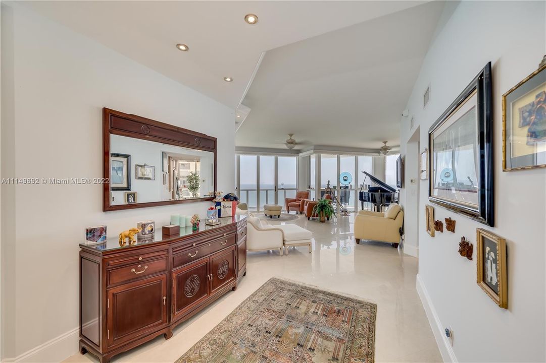 Recently Sold: $1,750,000 (3 beds, 3 baths, 2020 Square Feet)