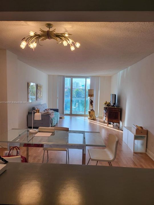 Recently Rented: $2,900 (1 beds, 1 baths, 1000 Square Feet)