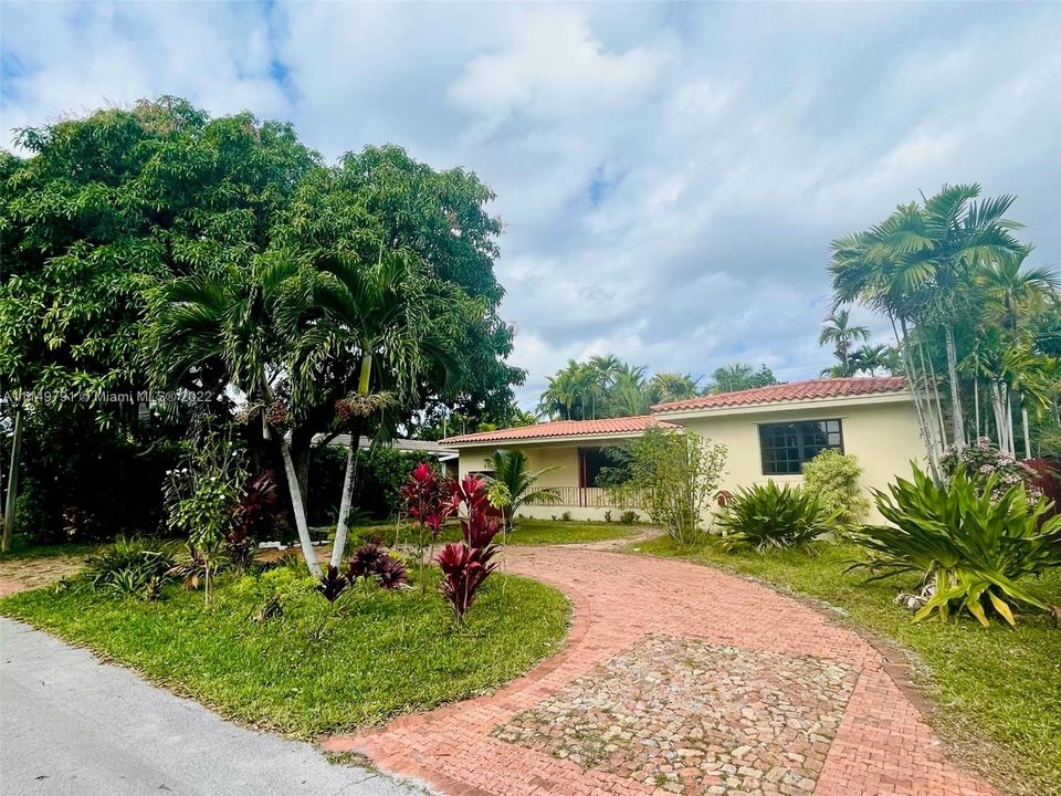 Recently Sold: $1,195,000 (4 beds, 2 baths, 2005 Square Feet)