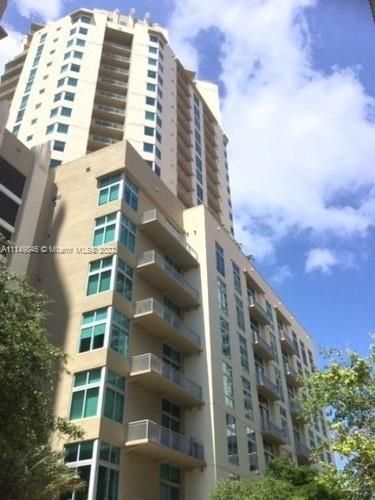 Recently Sold: $245,000 (1 beds, 1 baths, 890 Square Feet)