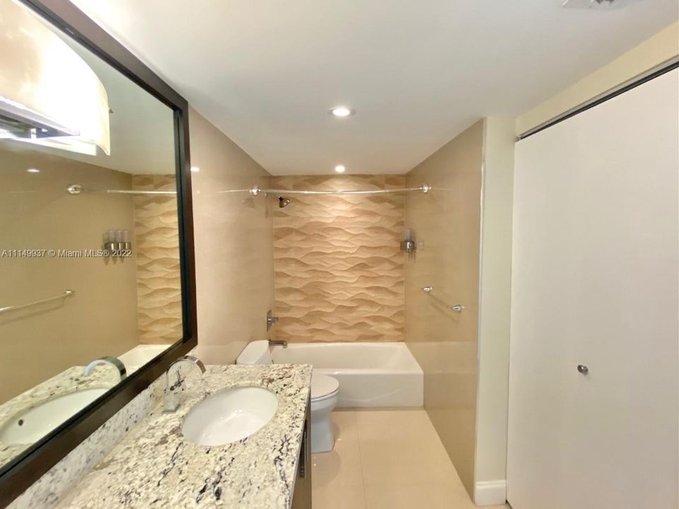 Недавно арендовано: $2,900 (1 спален, 1 ванн, 991 Квадратных фут)
