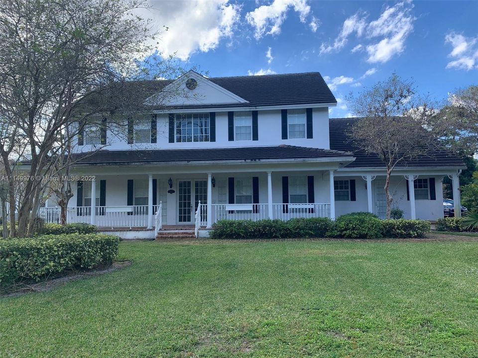 Recently Sold: $1,000,000 (4 beds, 3 baths, 4853 Square Feet)