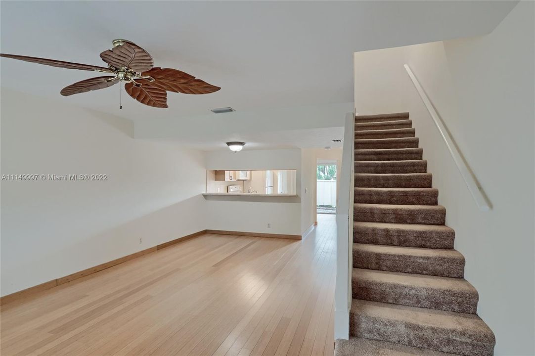 Vendido Recientemente: $284,900 (3 camas, 2 baños, 1159 Pies cuadrados)