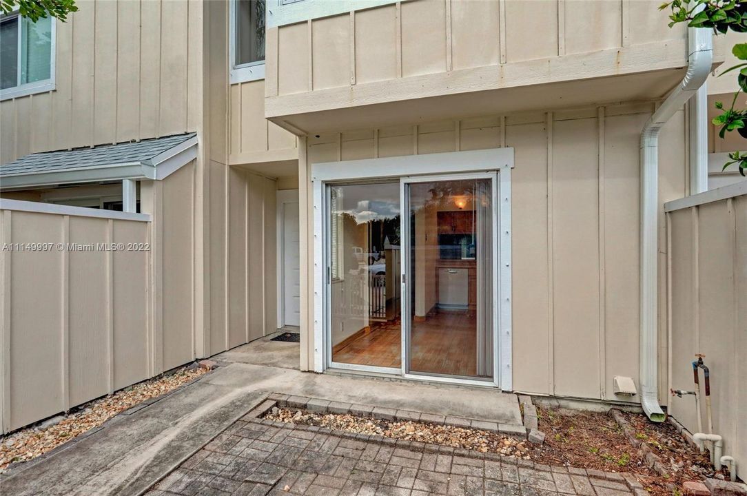 Vendido Recientemente: $284,900 (3 camas, 2 baños, 1159 Pies cuadrados)