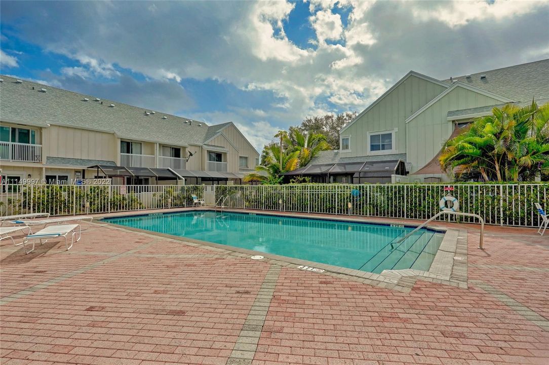 Vendido Recientemente: $284,900 (3 camas, 2 baños, 1159 Pies cuadrados)