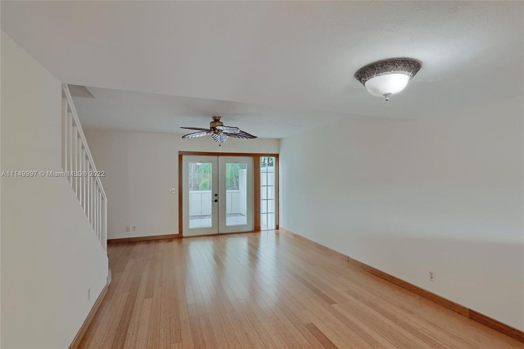 Vendido Recientemente: $284,900 (3 camas, 2 baños, 1159 Pies cuadrados)