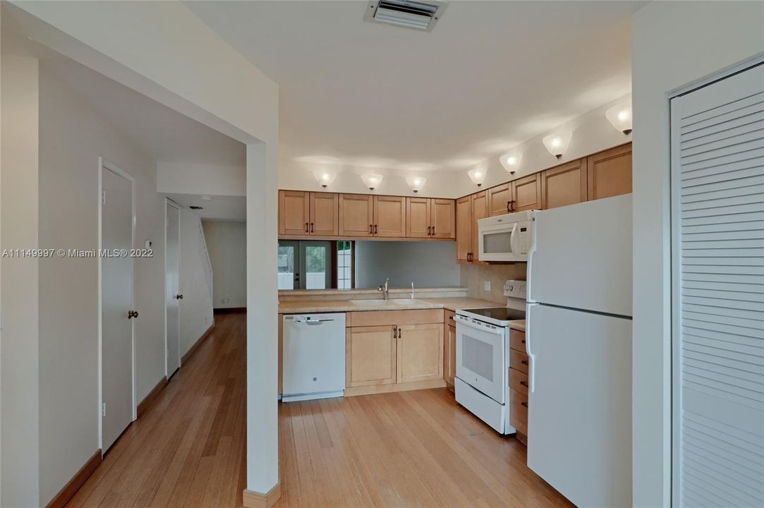 Vendido Recientemente: $284,900 (3 camas, 2 baños, 1159 Pies cuadrados)