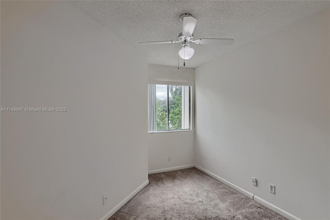 Vendido Recientemente: $284,900 (3 camas, 2 baños, 1159 Pies cuadrados)