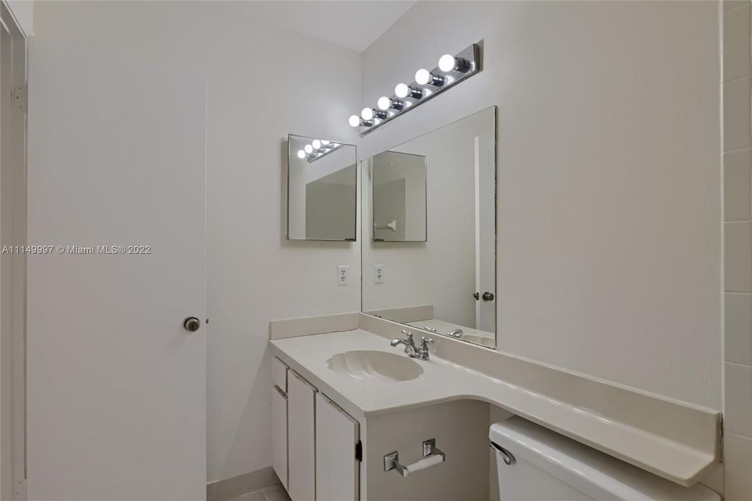 Vendido Recientemente: $284,900 (3 camas, 2 baños, 1159 Pies cuadrados)