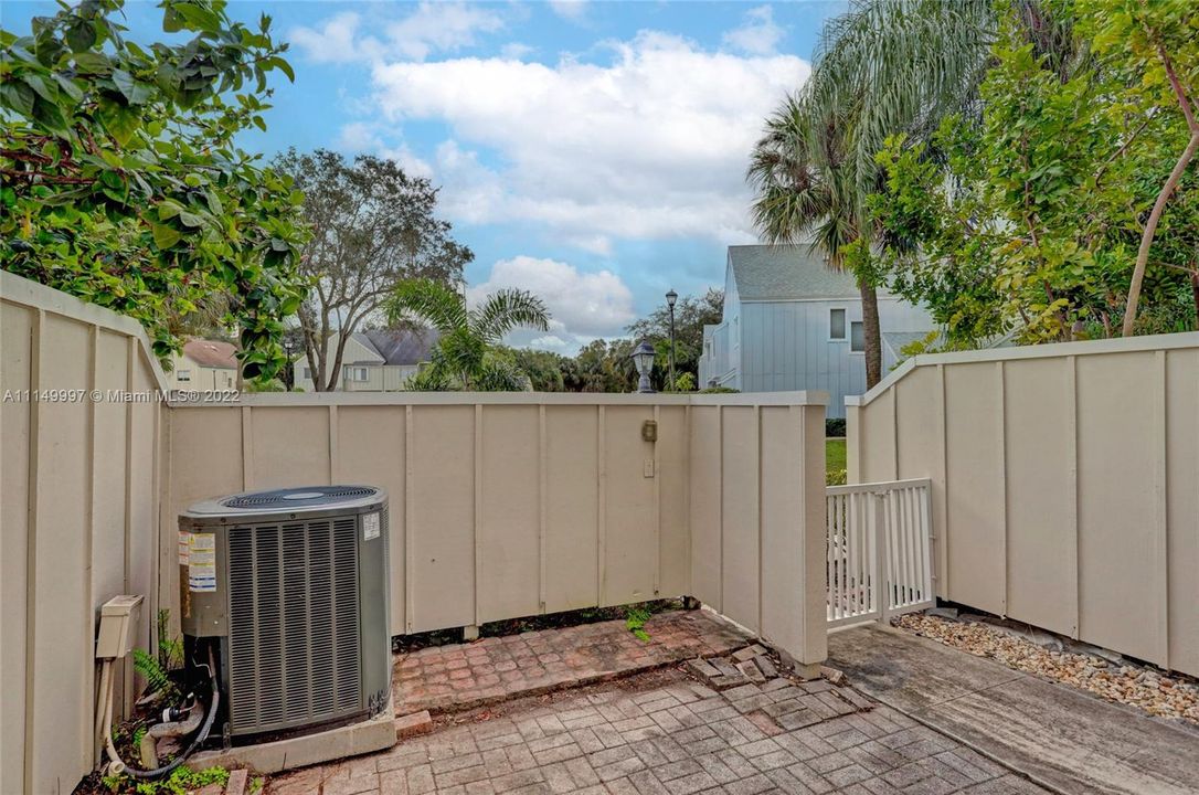 Vendido Recientemente: $284,900 (3 camas, 2 baños, 1159 Pies cuadrados)