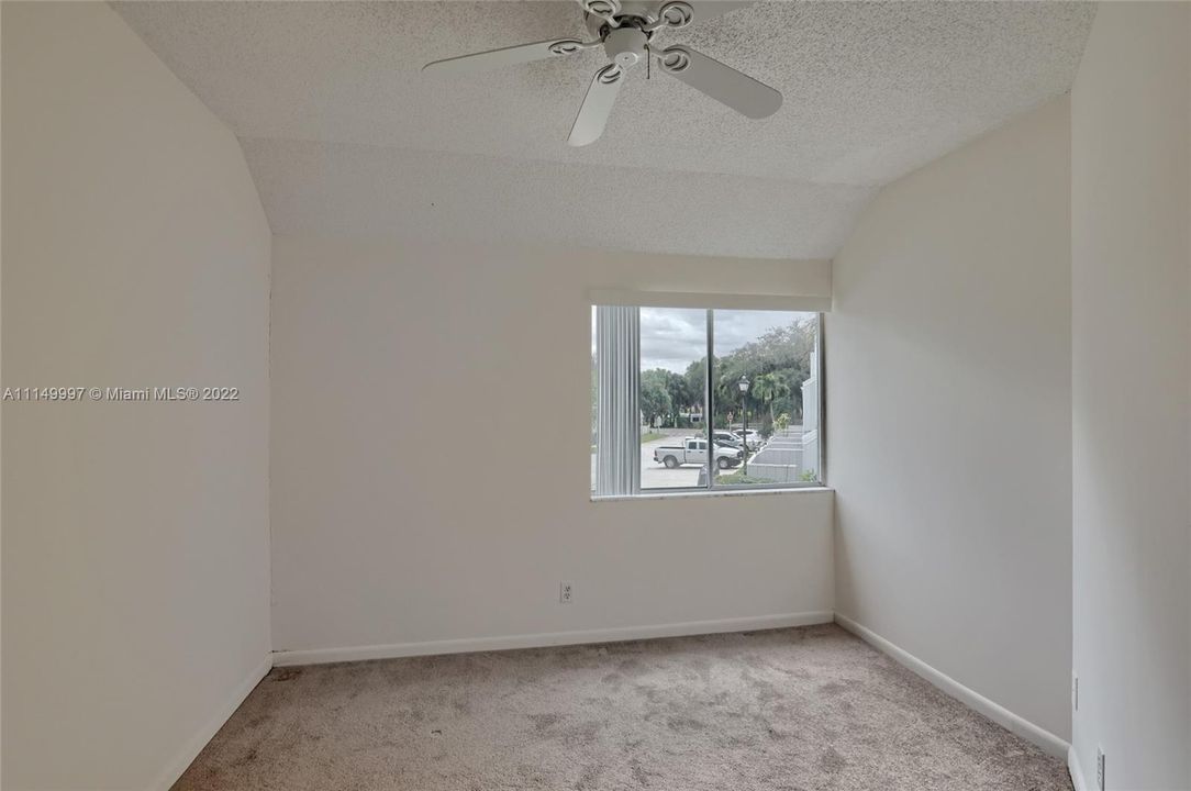 Vendido Recientemente: $284,900 (3 camas, 2 baños, 1159 Pies cuadrados)