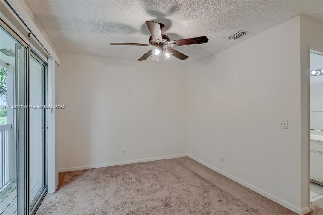 Vendido Recientemente: $284,900 (3 camas, 2 baños, 1159 Pies cuadrados)