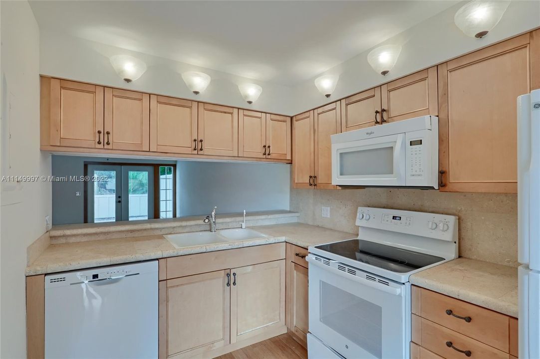 Vendido Recientemente: $284,900 (3 camas, 2 baños, 1159 Pies cuadrados)