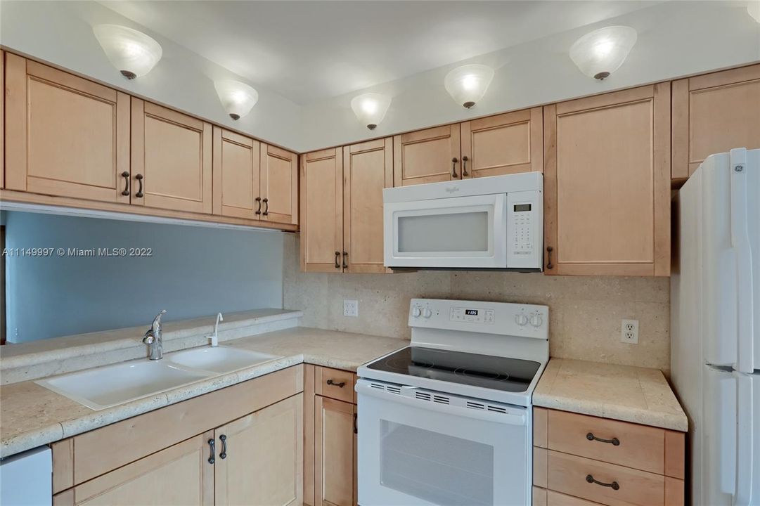 Vendido Recientemente: $284,900 (3 camas, 2 baños, 1159 Pies cuadrados)