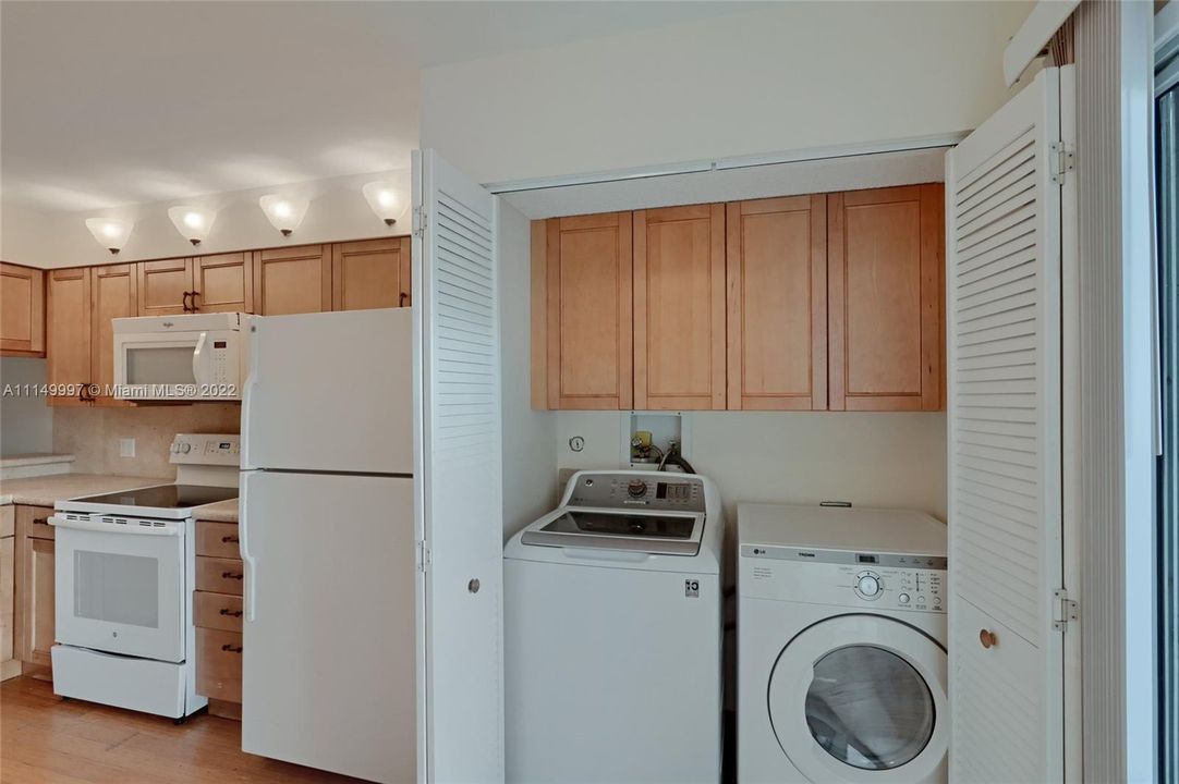 Vendido Recientemente: $284,900 (3 camas, 2 baños, 1159 Pies cuadrados)