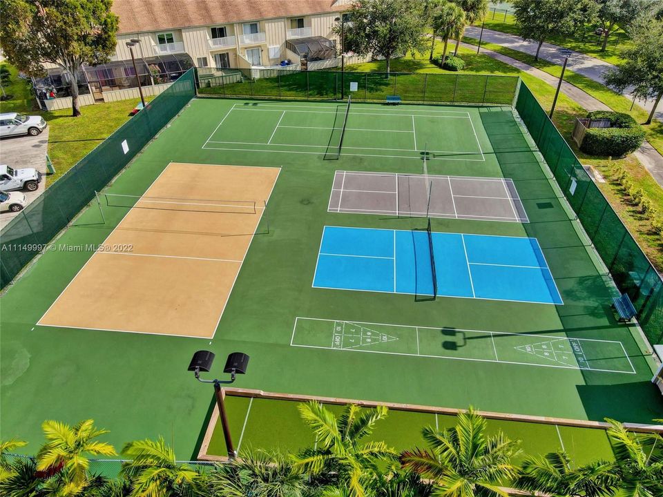 Vendido Recientemente: $284,900 (3 camas, 2 baños, 1159 Pies cuadrados)