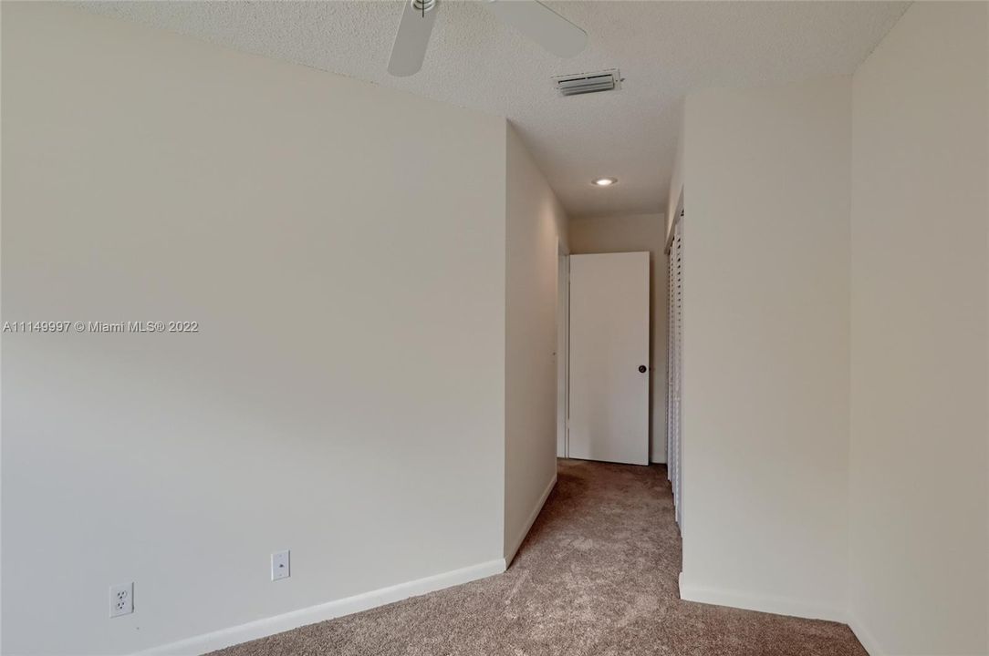 Vendido Recientemente: $284,900 (3 camas, 2 baños, 1159 Pies cuadrados)