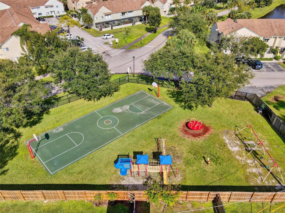 Vendido Recientemente: $284,900 (3 camas, 2 baños, 1159 Pies cuadrados)