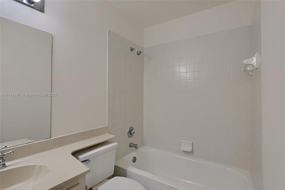 Vendido Recientemente: $284,900 (3 camas, 2 baños, 1159 Pies cuadrados)