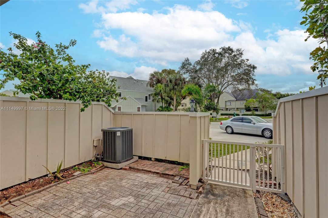 Vendido Recientemente: $284,900 (3 camas, 2 baños, 1159 Pies cuadrados)