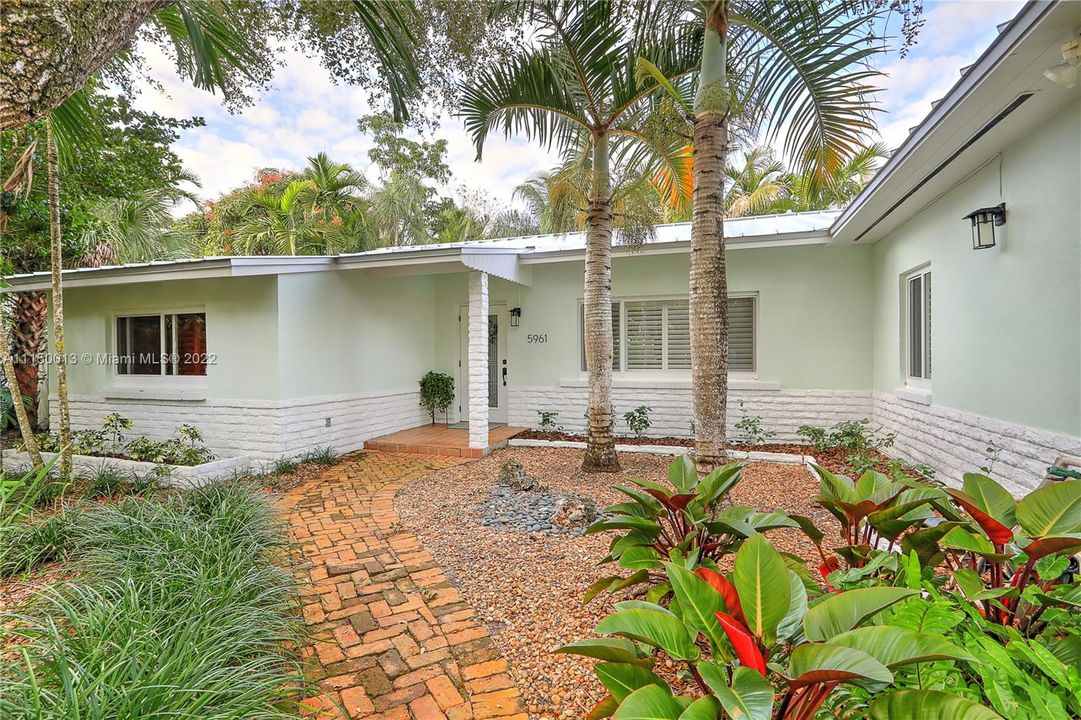 Recently Sold: $985,000 (3 beds, 2 baths, 2265 Square Feet)