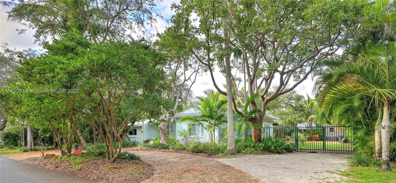 Recently Sold: $985,000 (3 beds, 2 baths, 2265 Square Feet)