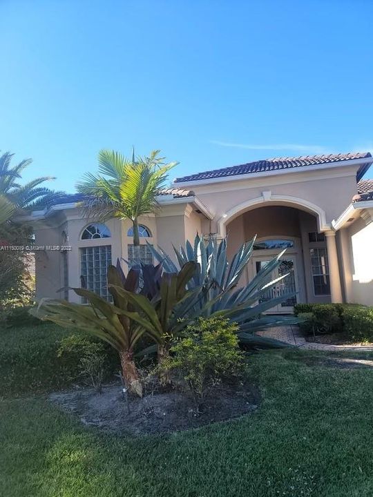 Recently Sold: $1,050,000 (5 beds, 3 baths, 3002 Square Feet)