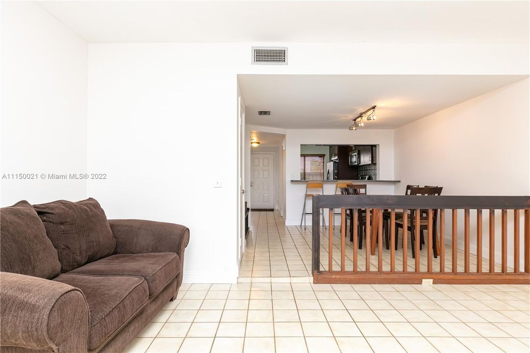 Recently Sold: $315,000 (2 beds, 2 baths, 1276 Square Feet)