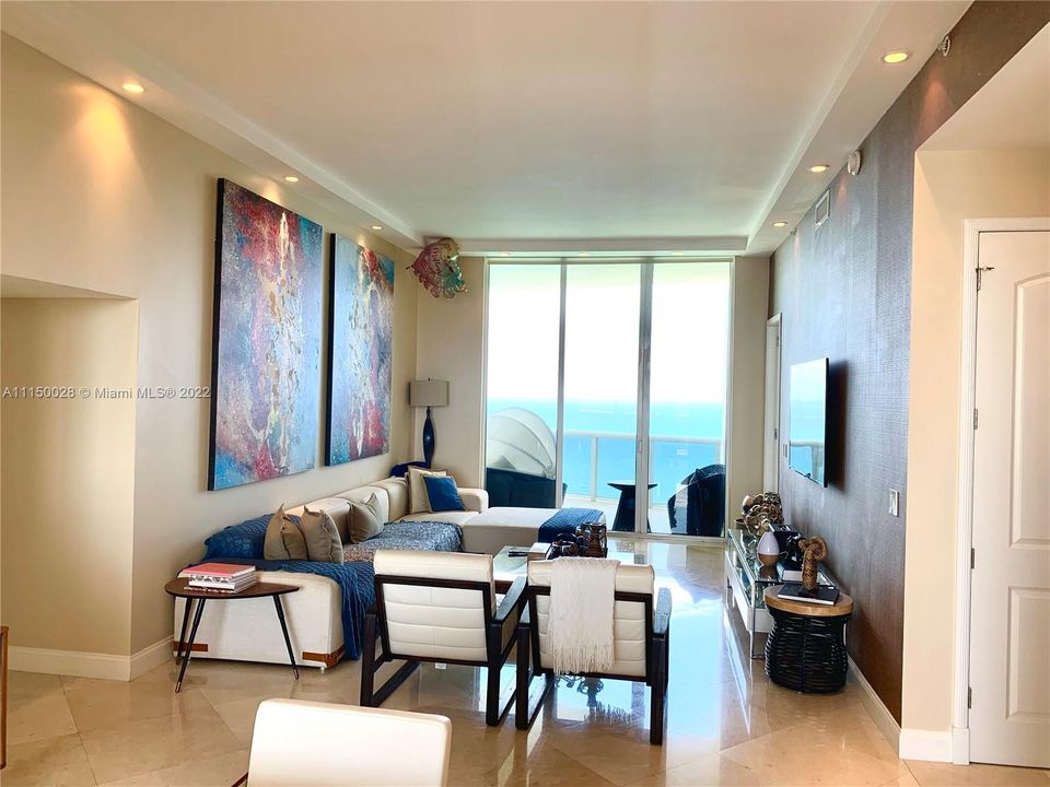 Recently Sold: $2,150,000 (3 beds, 3 baths, 2327 Square Feet)