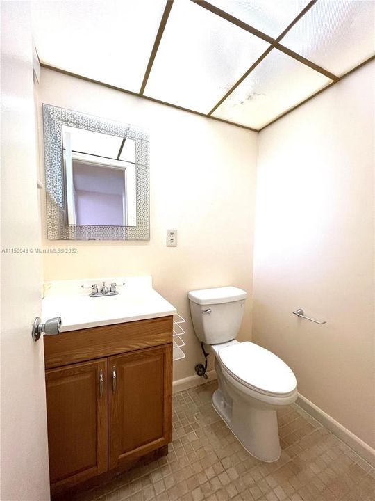 Recently Rented: $1,100 (1 beds, 1 baths, 720 Square Feet)